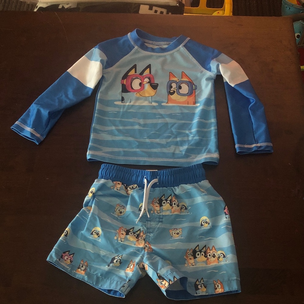 💓 Bluey 2T Long Sleeve Swim Top & Swim Trunks